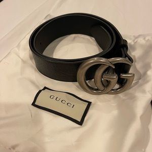 Silver/black Gucci belt